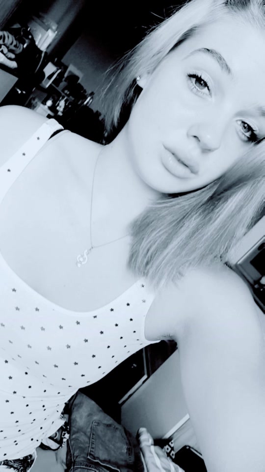 @Mandyxxxbasti