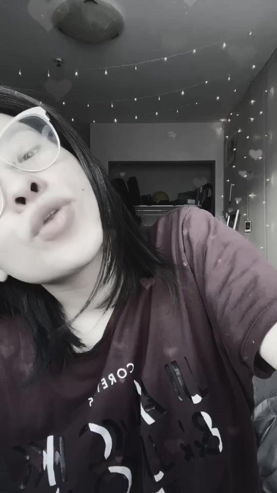 @annieneevee