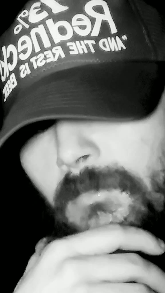 @👑 FAMOUSREDNECK👑