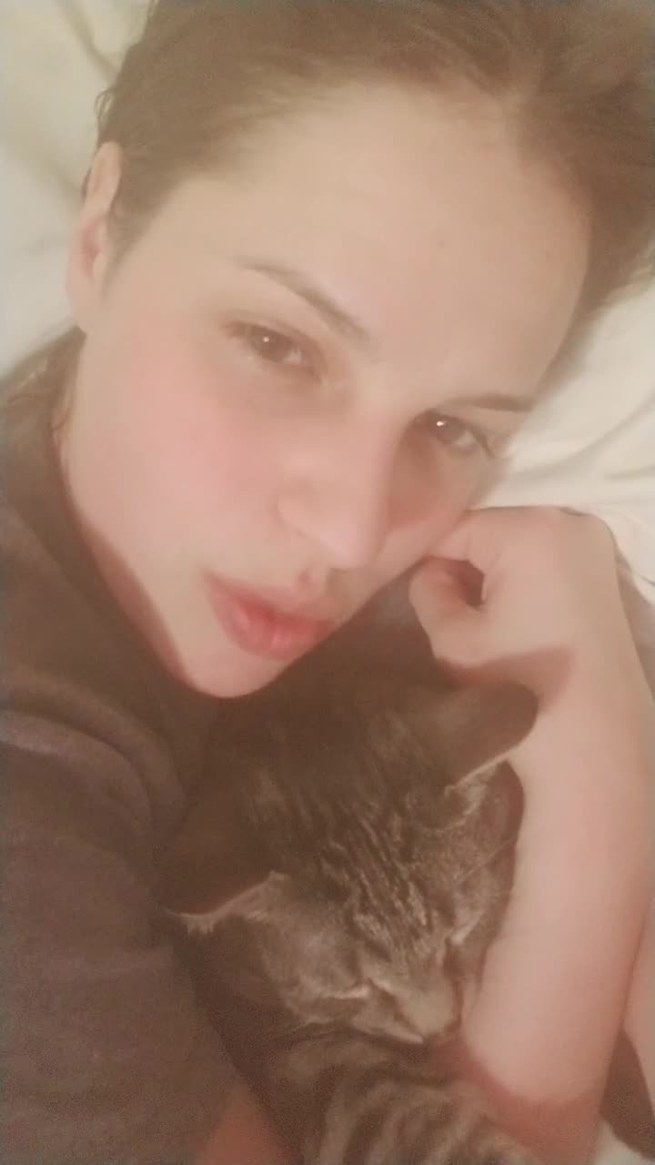 @Foxy_Roxcy
