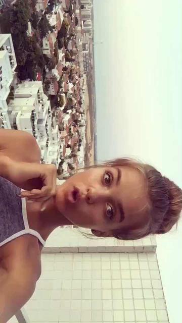 @Anna Zak