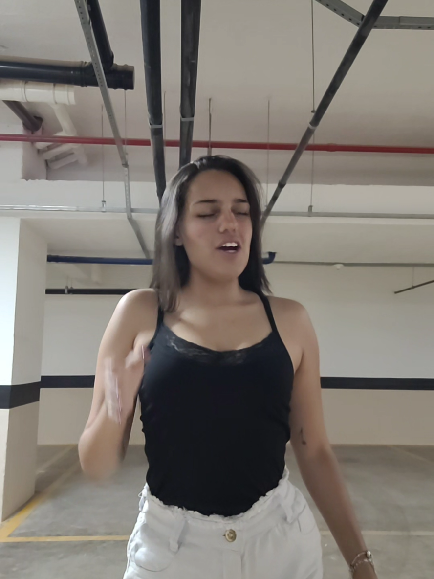 @Lara_Lu&iacute;za