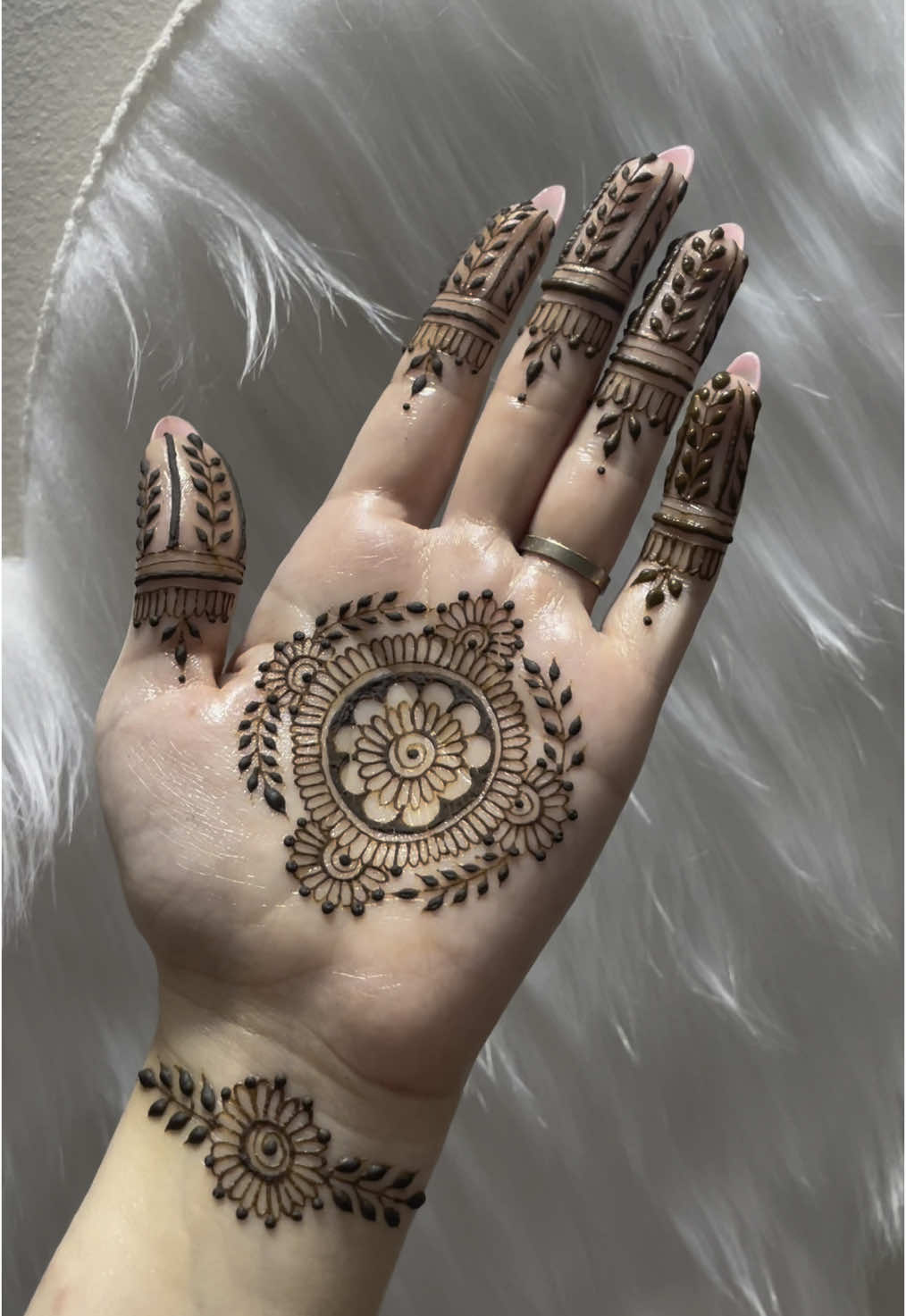 @charmsofmehandi