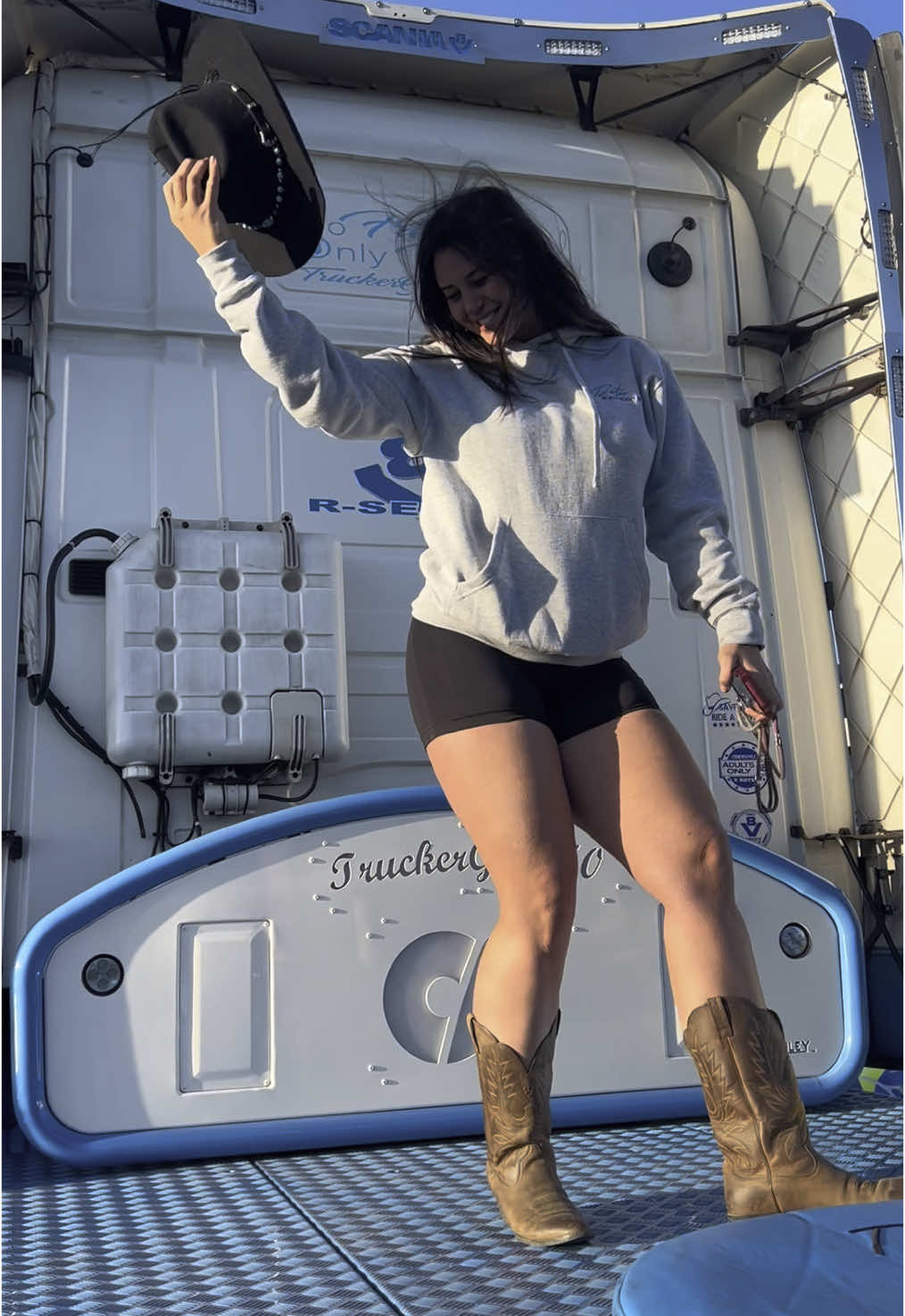 @truckergirl850a