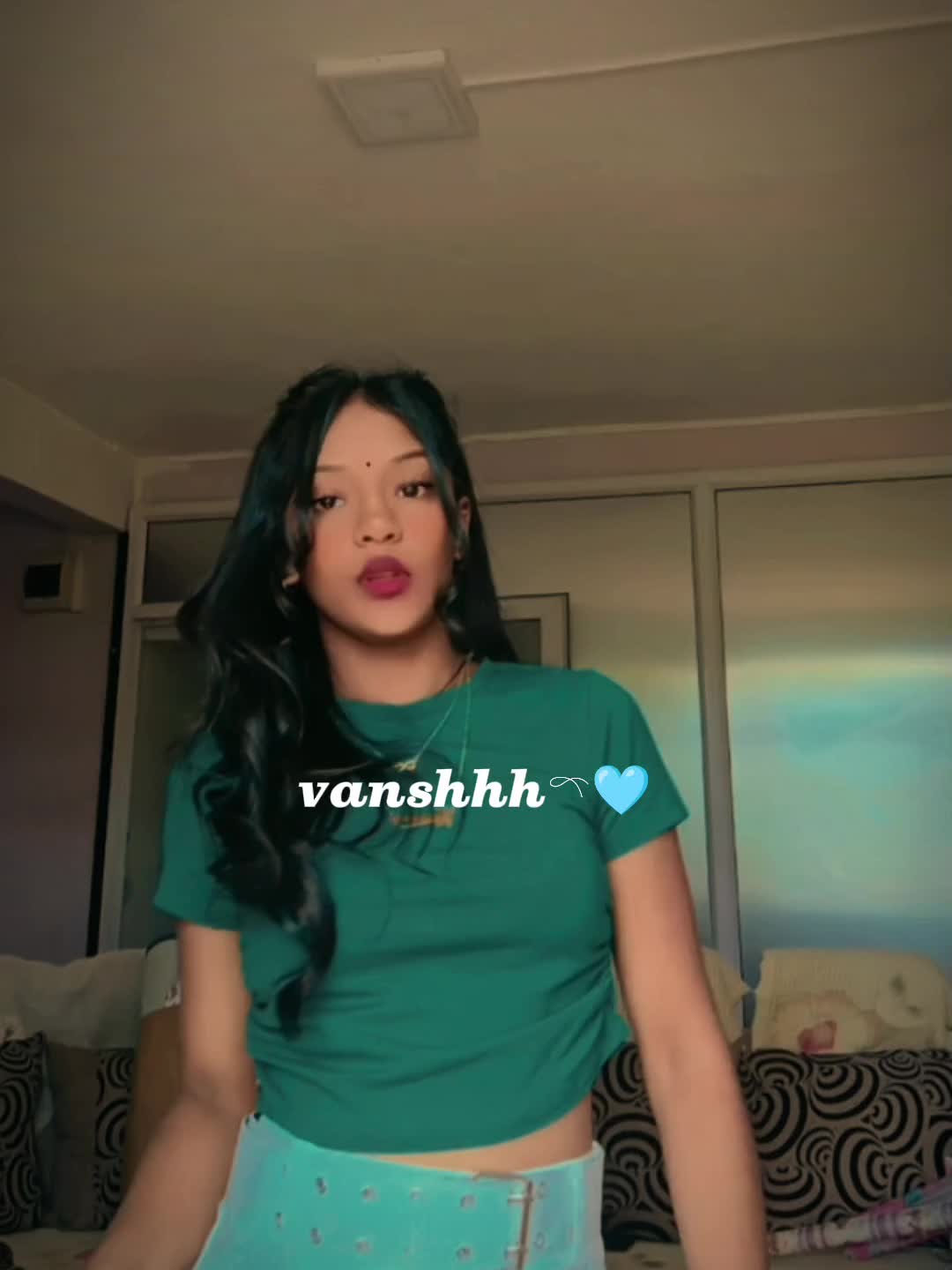 @Vanshika.𝓛 💋