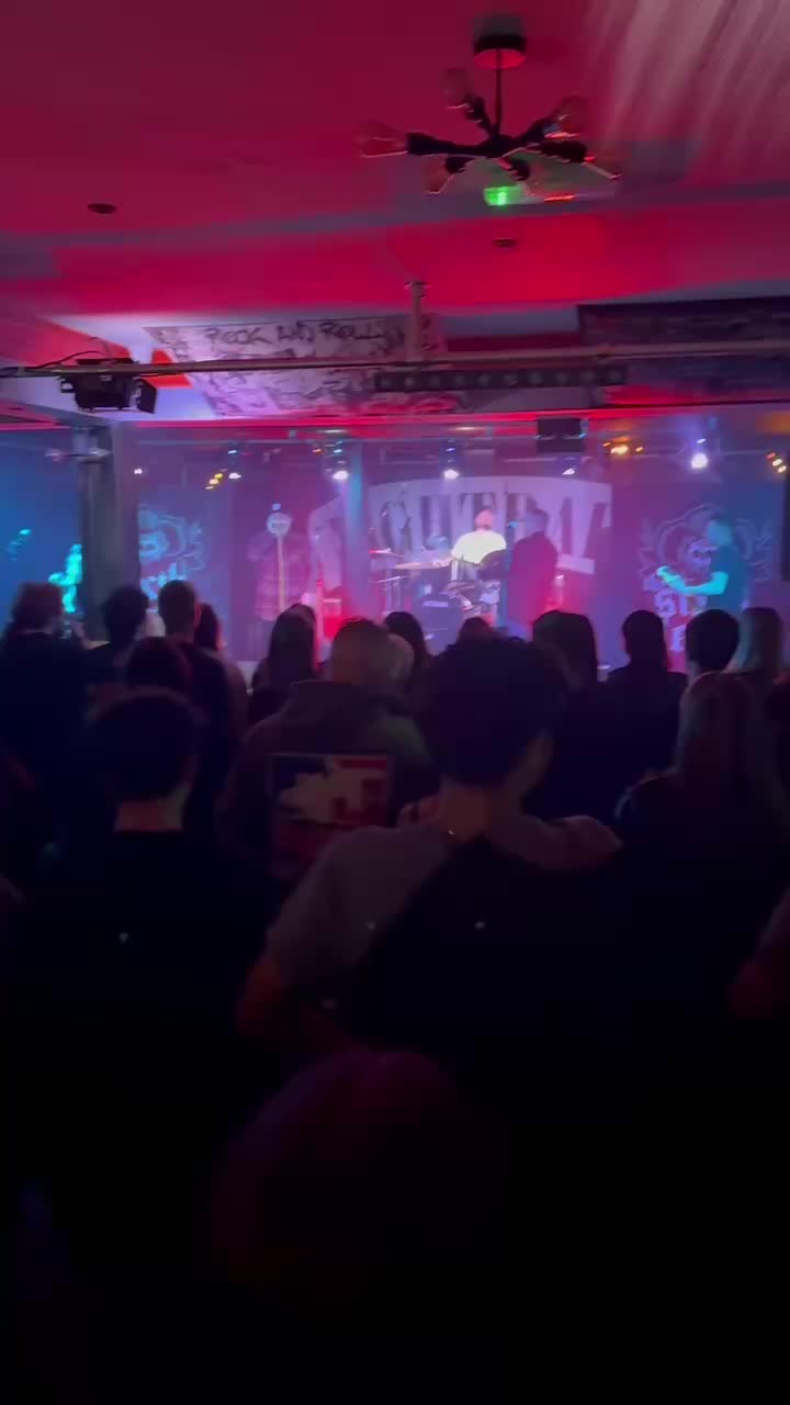 @thesixthletter