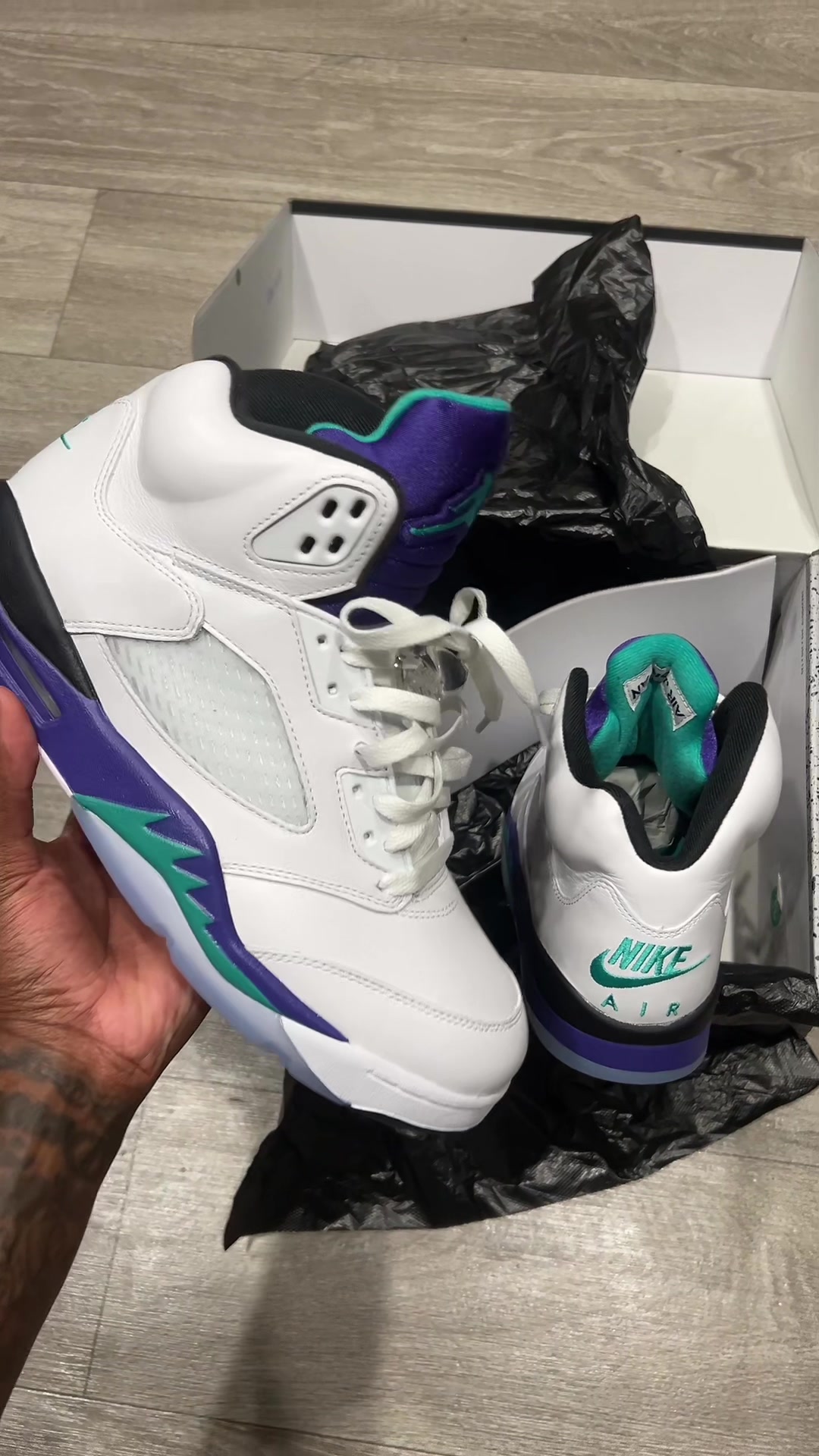 @Mr NEVER Wear The Same Shoes