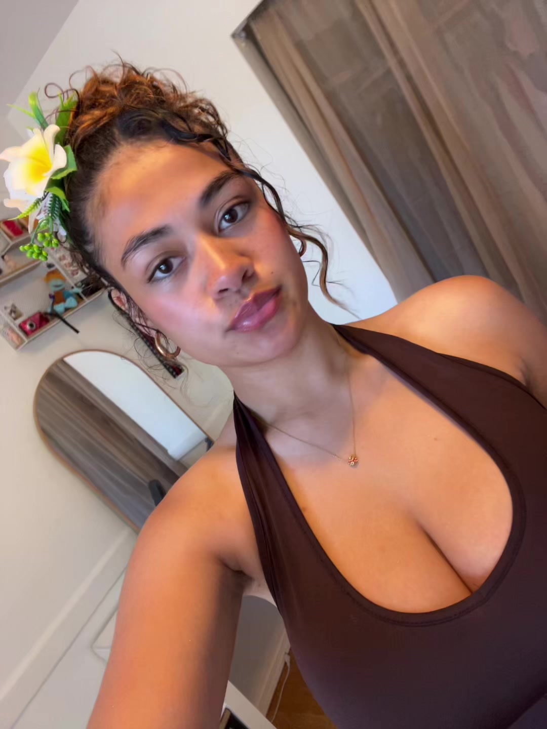 @lelaraenise