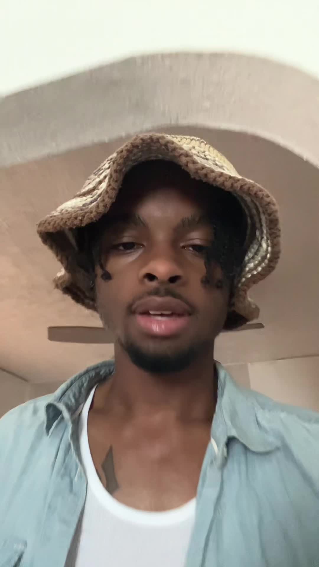 @&Eacute;.T.