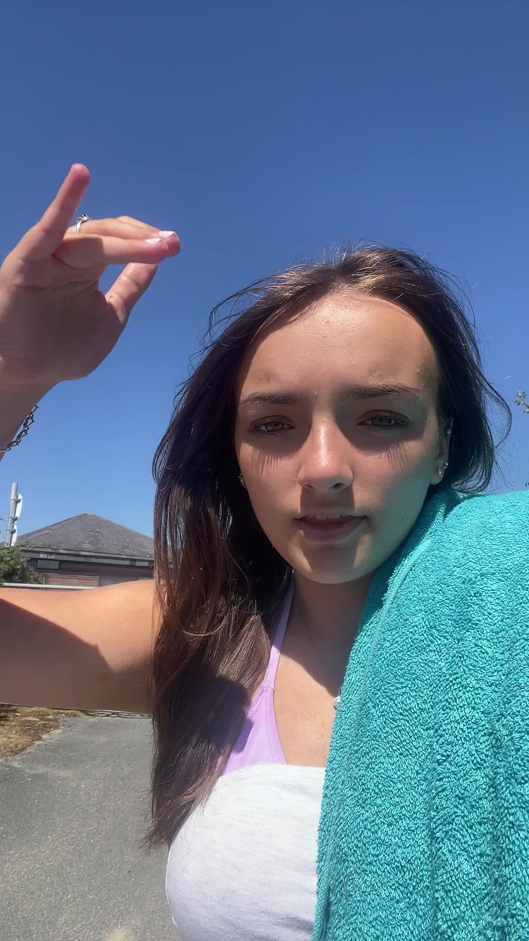 @🫰🏻