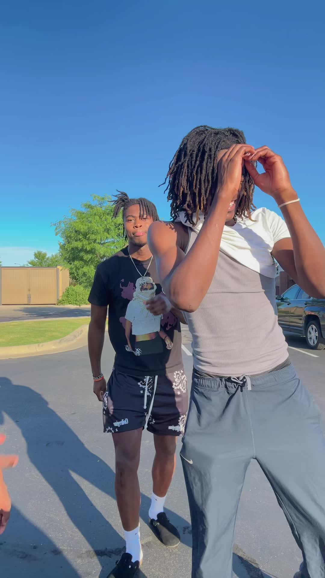 @AO1☔️🛸