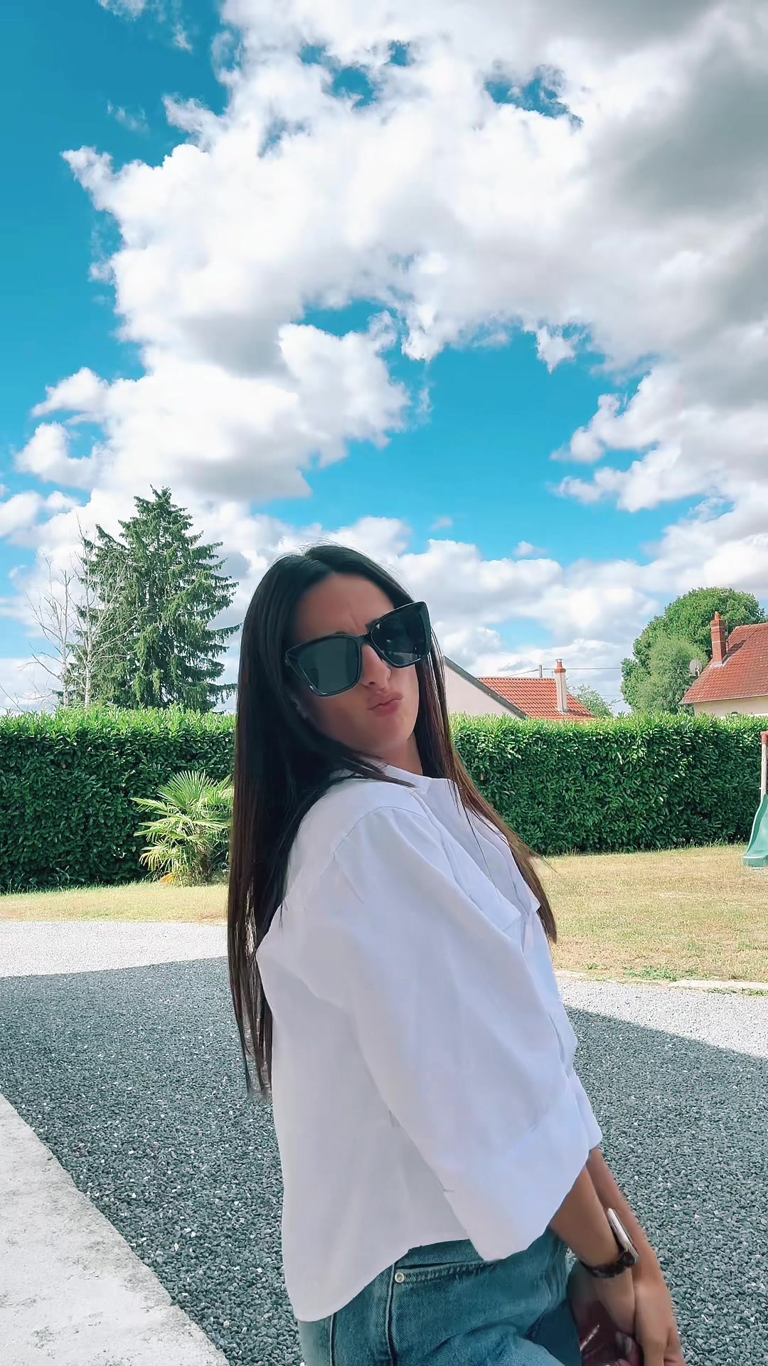 @M E L ✨