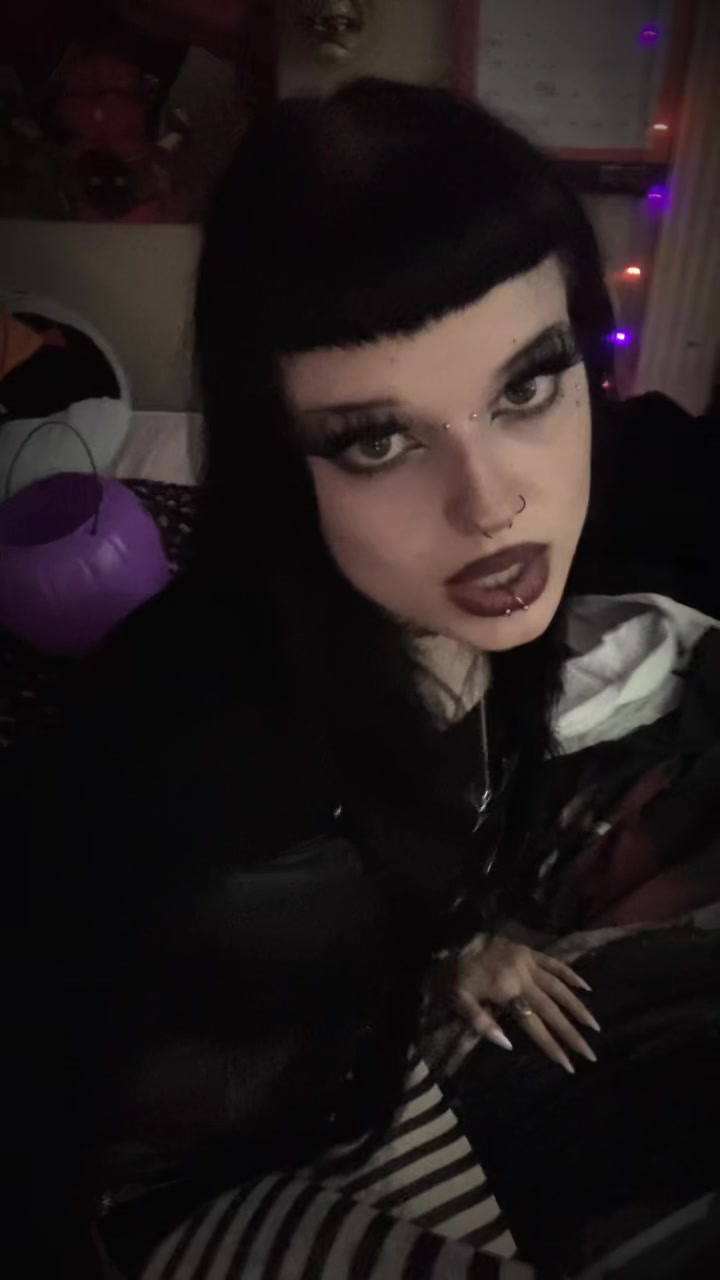 @𝔄𝔩𝔦𝔠𝔢🗝️