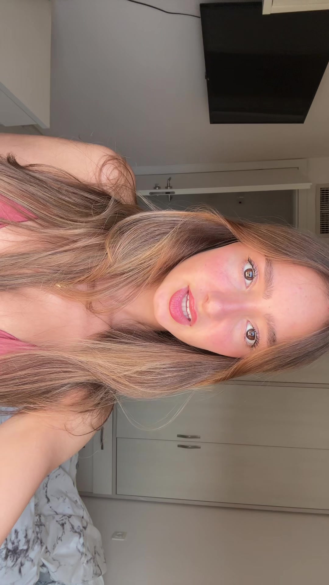 @roni 🍒