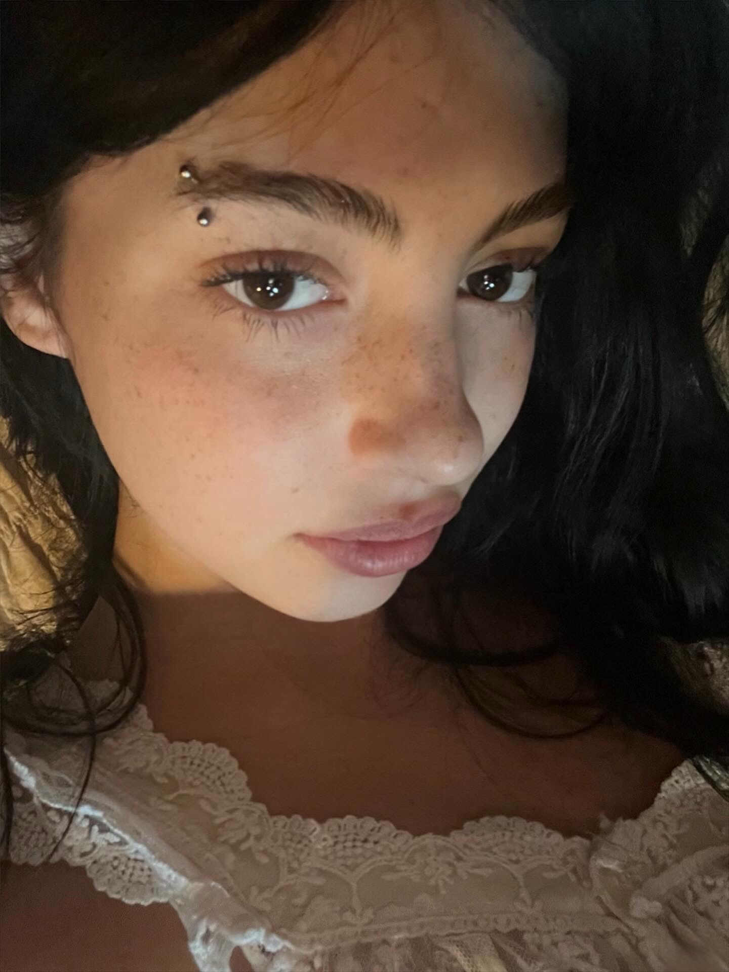 @Ava