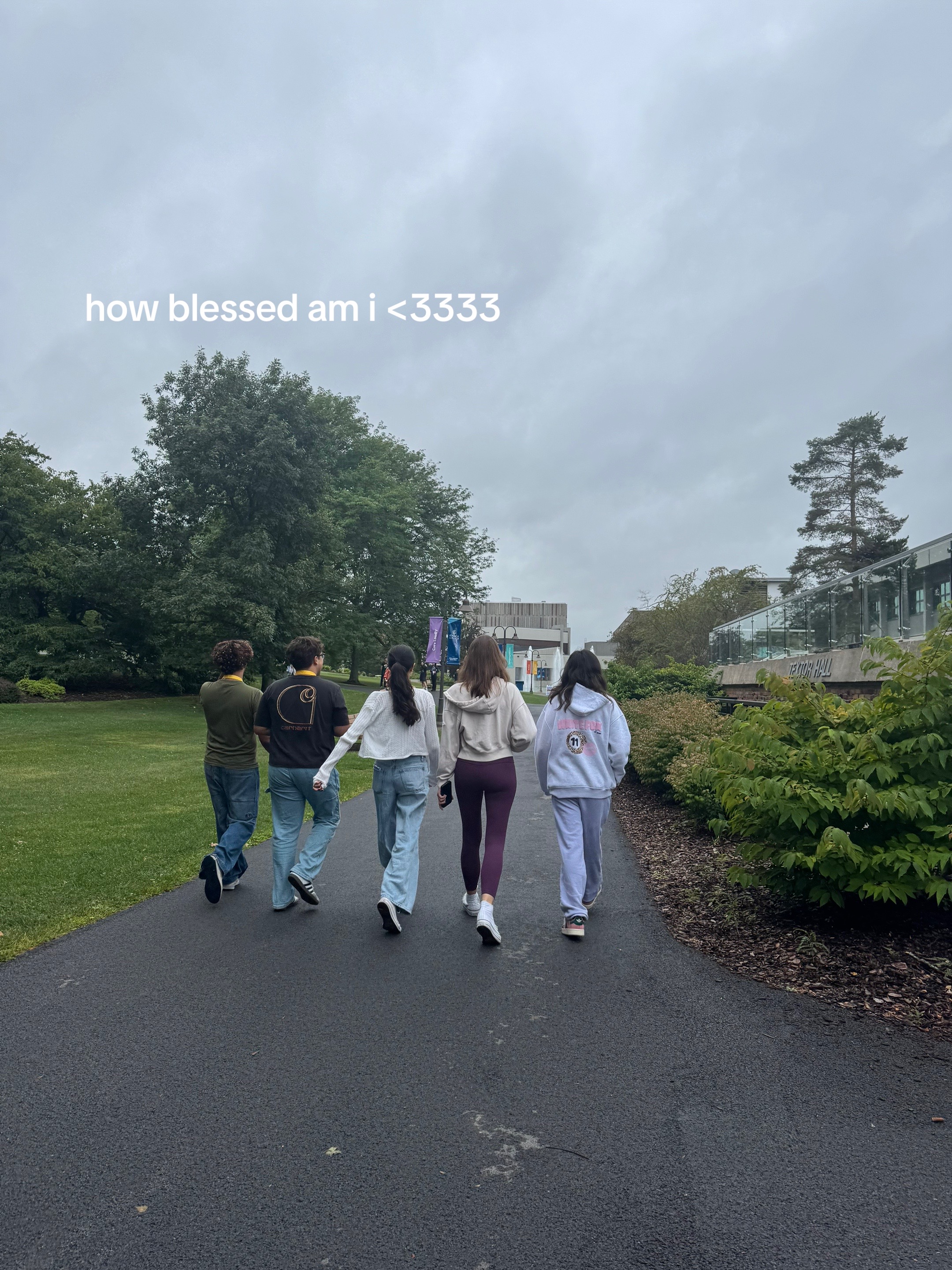 @andrea 🥑🫂🛵🪩🥂 🌈