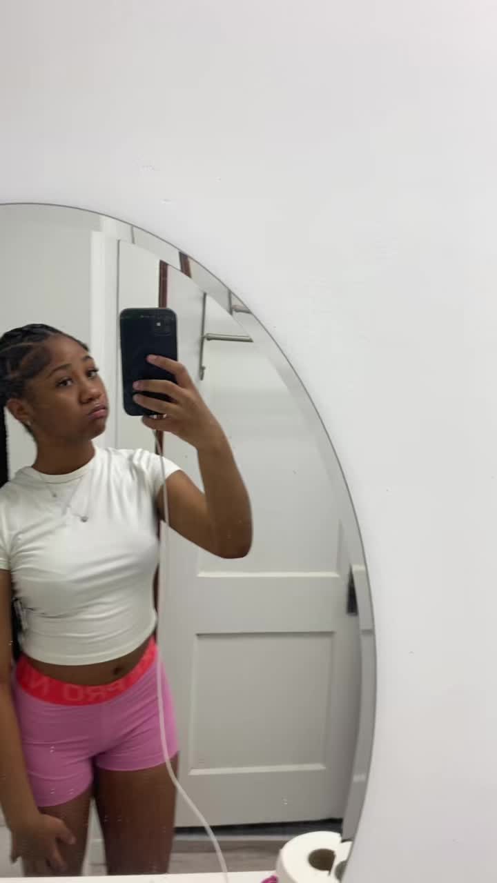 @r&eacute;nee 👩🏾&zwj;❤️&zwj;💋&zwj;👩🏾