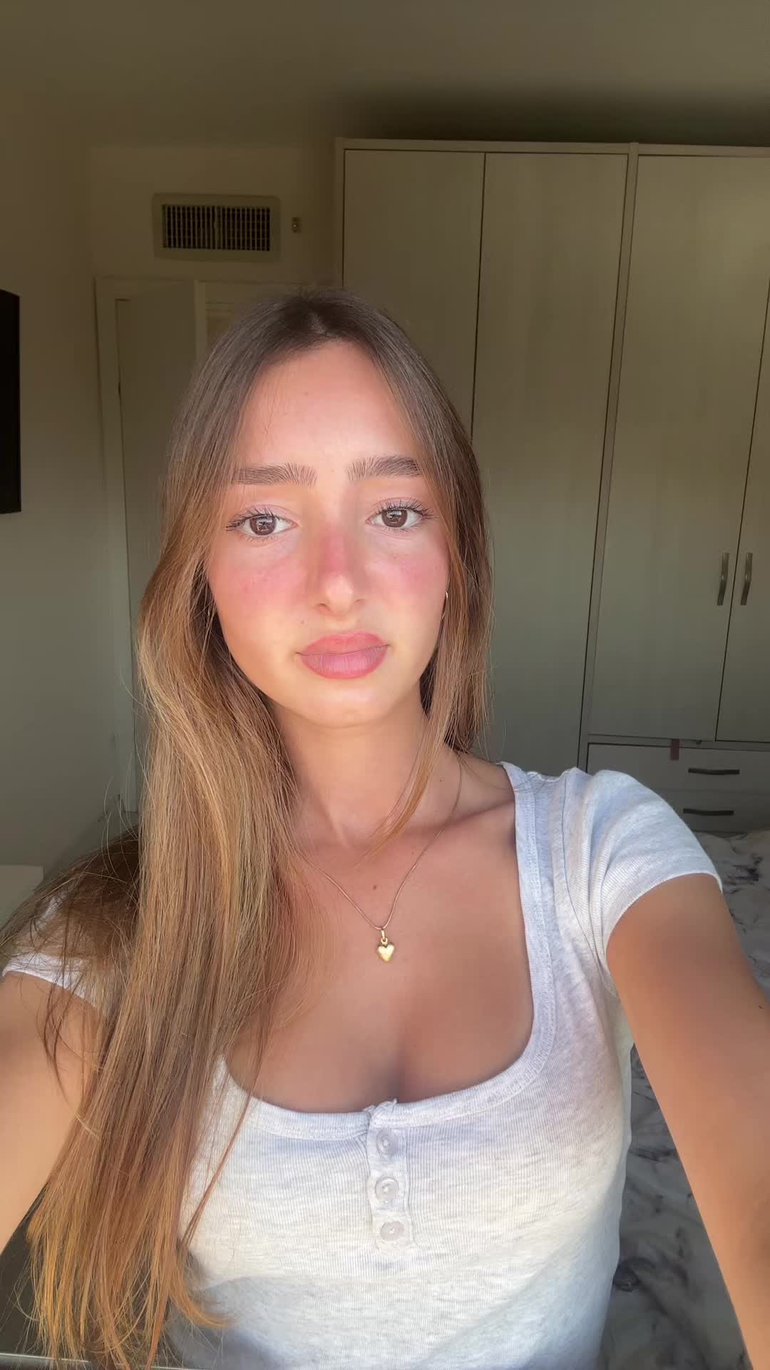 @roni 🍒