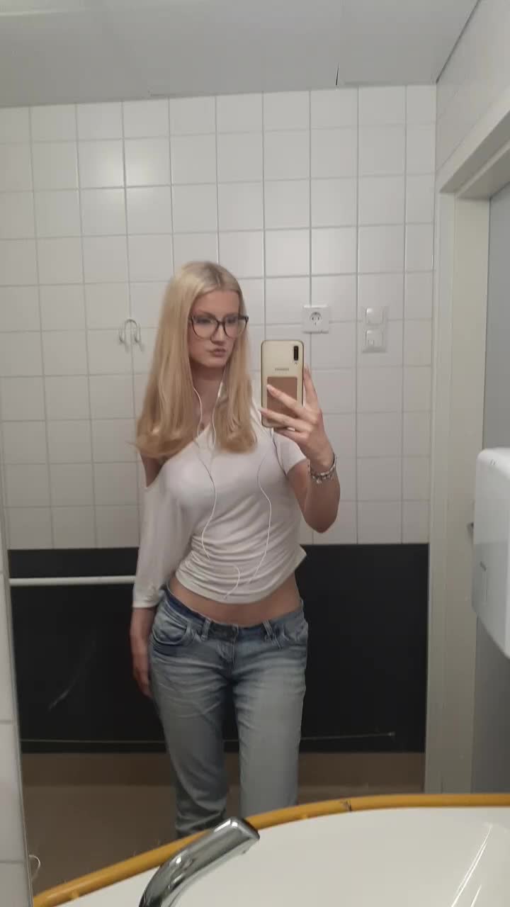 @𝓗𝓪𝔂𝓭𝓮𝓮