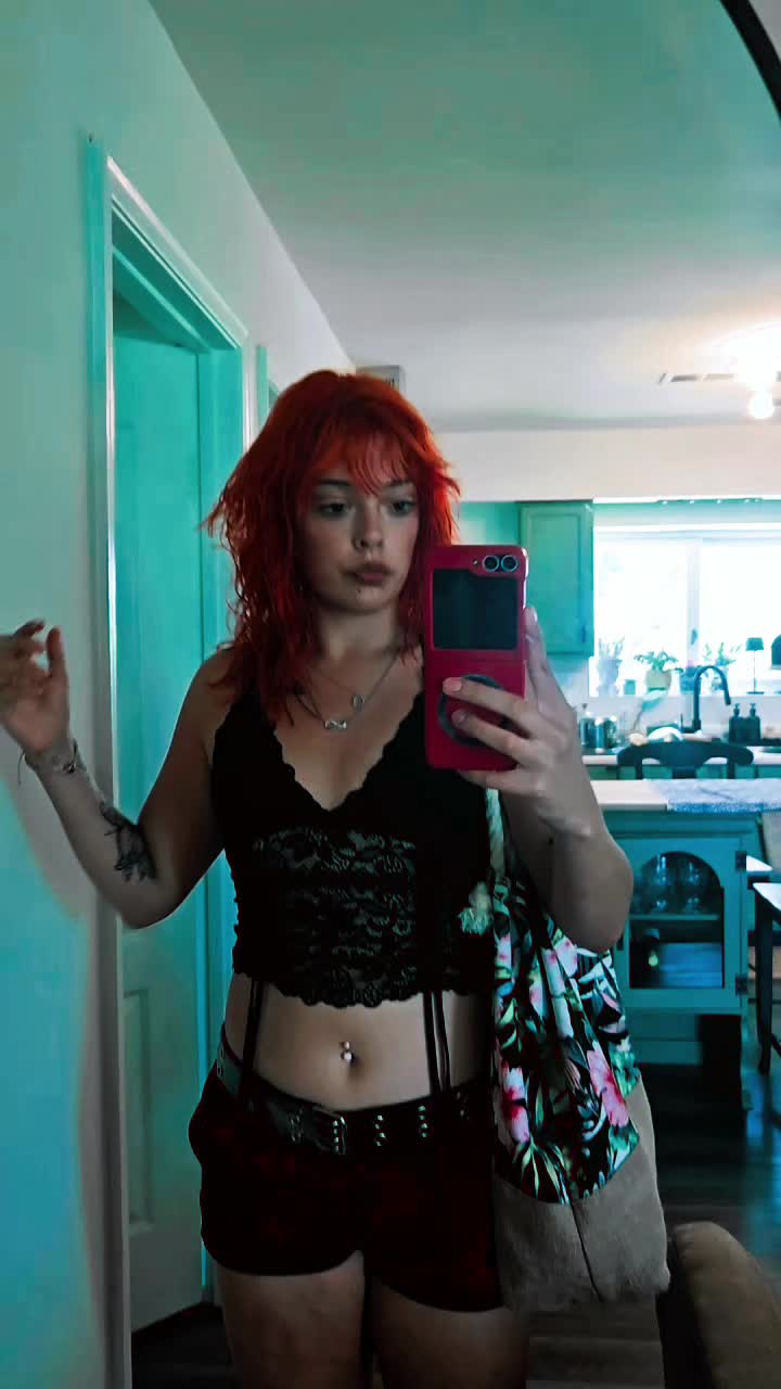 @Cayetana