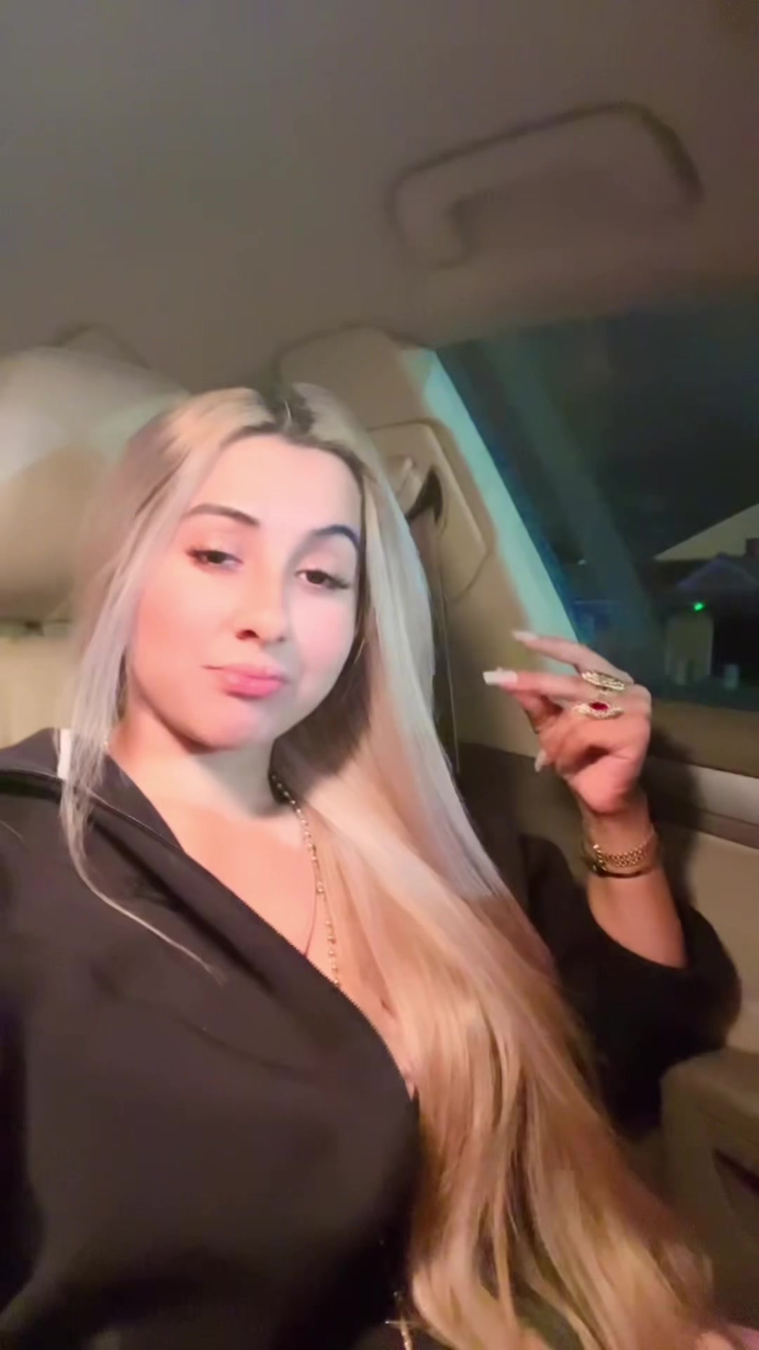 @Roxanarostz🖤🦅