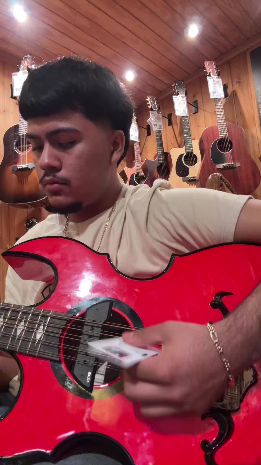 @Christian🫣🎙️🎸