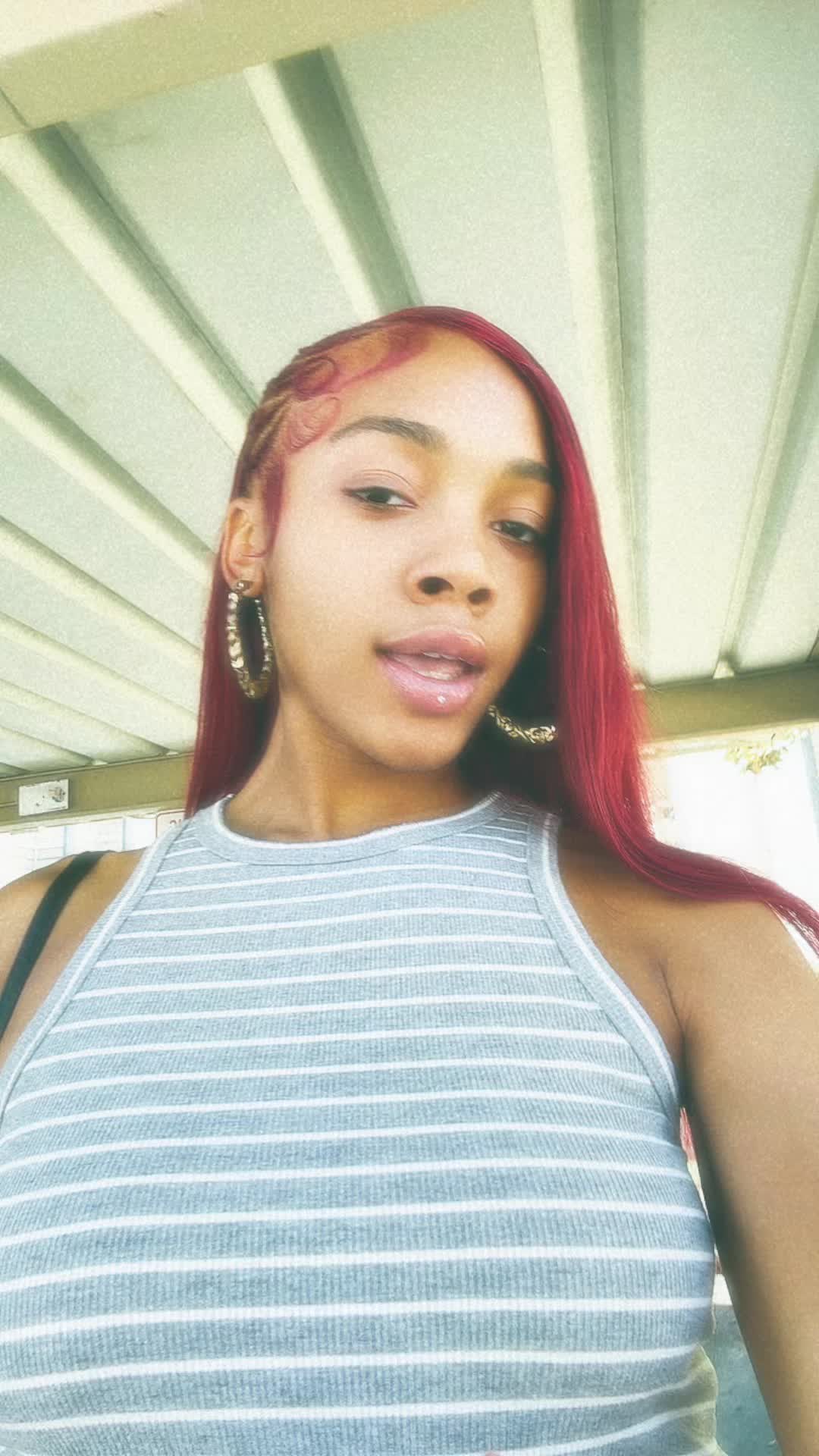 @Bombbae