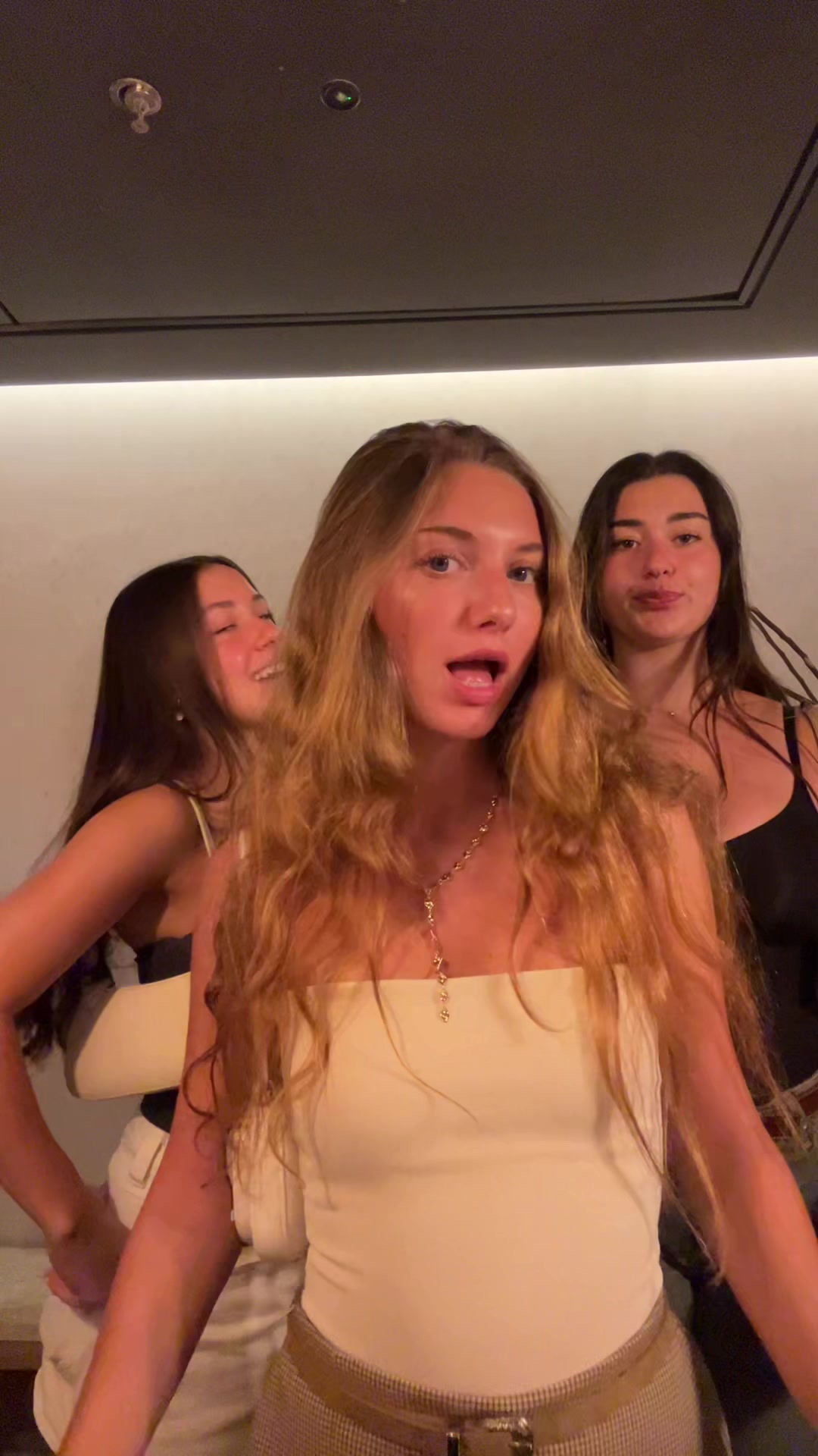 @Ella