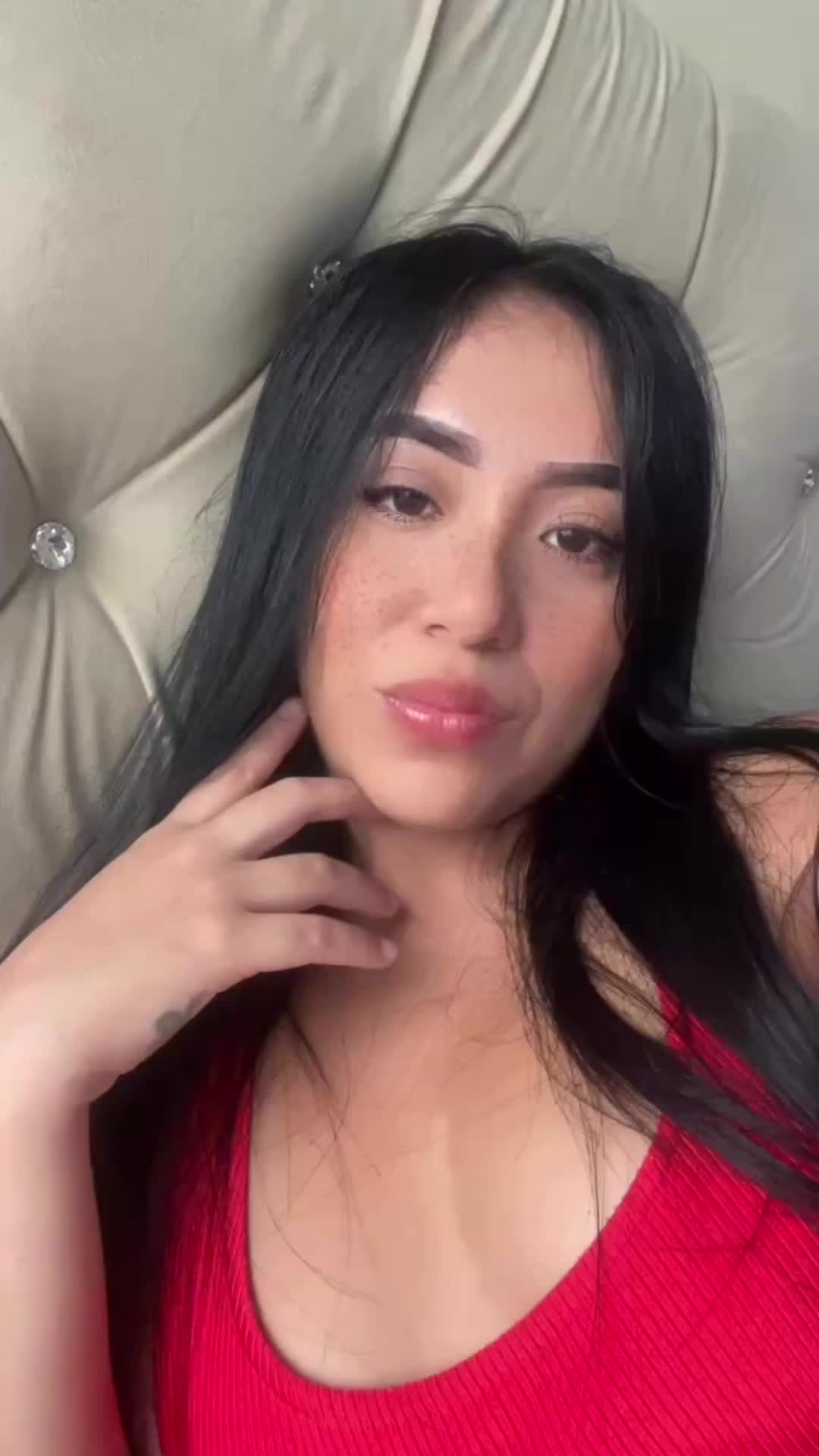 @👩🏻💋