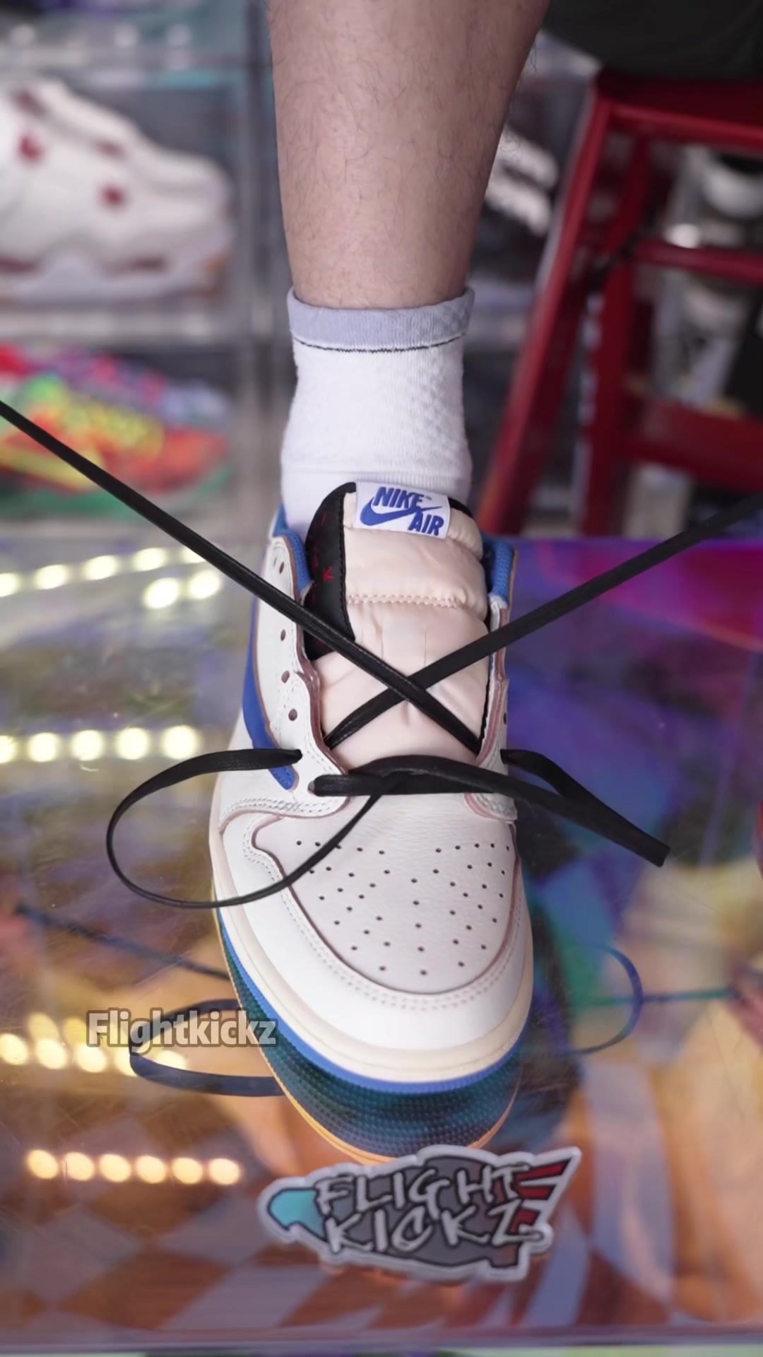 @Lacedsneaker