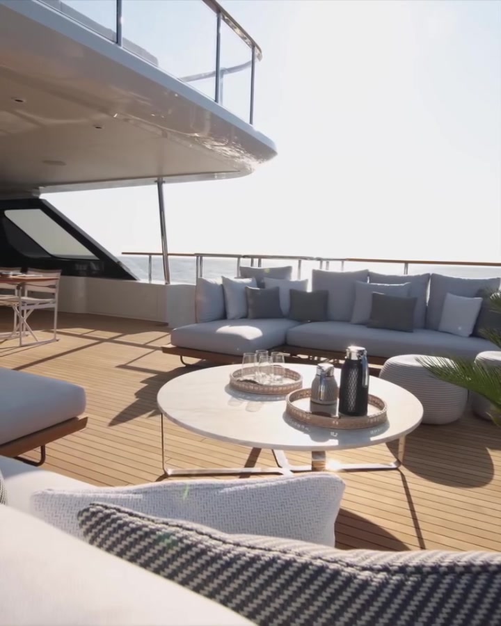 @Luxury Yachts ⚓