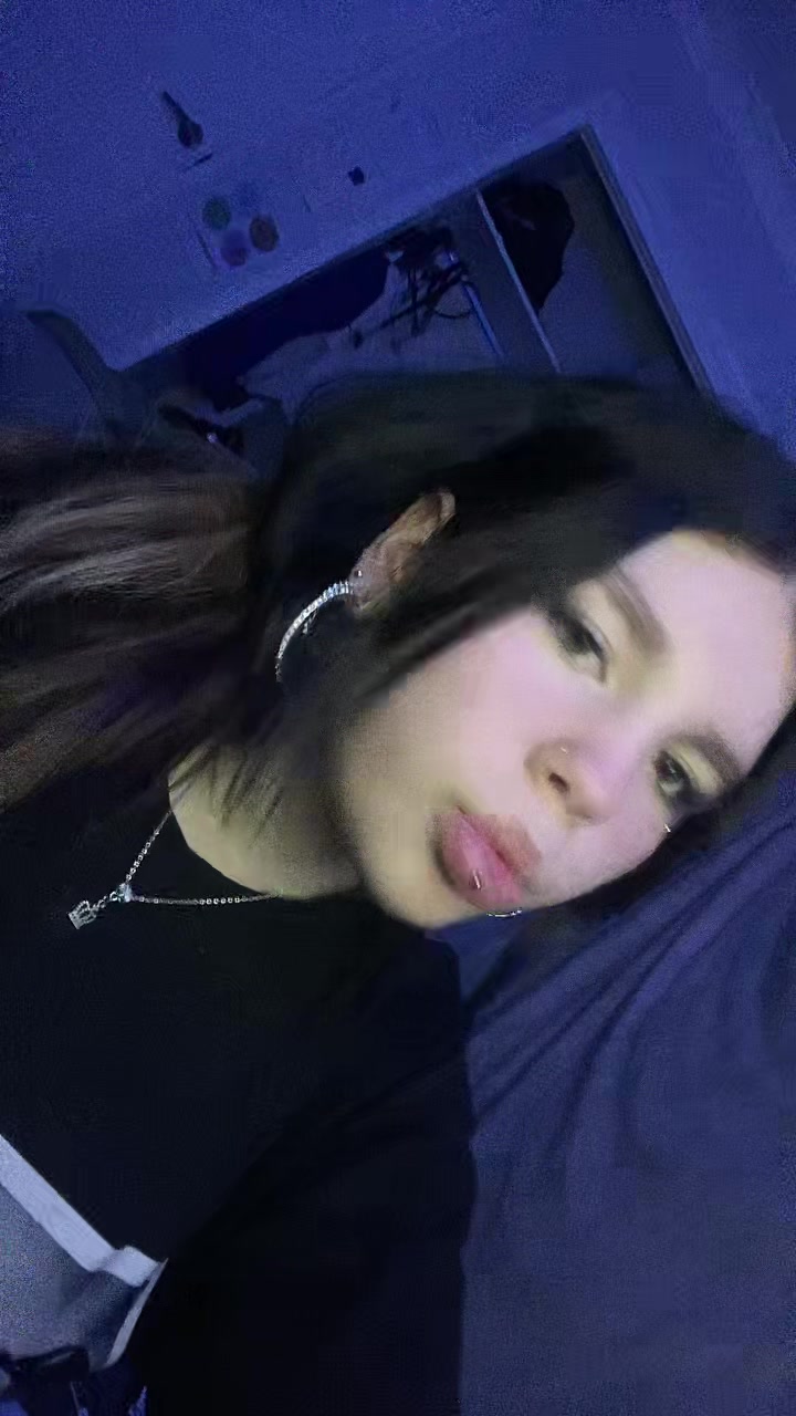 @Emz_priv_43