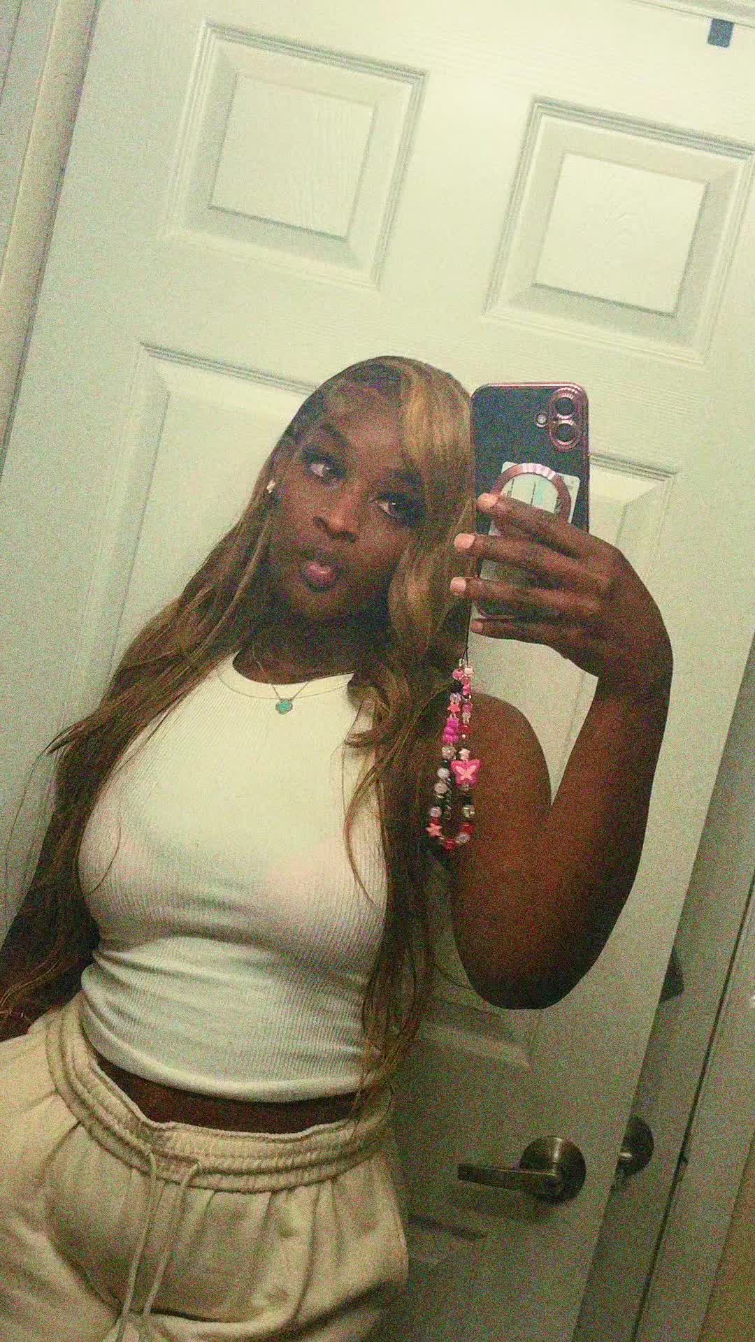 @i love pretty girls 🫦.