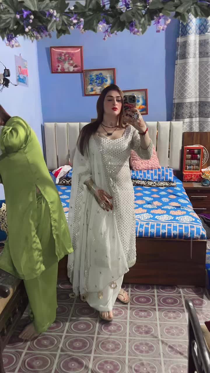 @Misses Karachi zindage