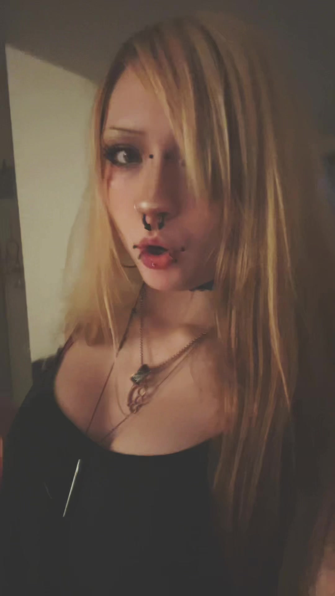 @bee >.<