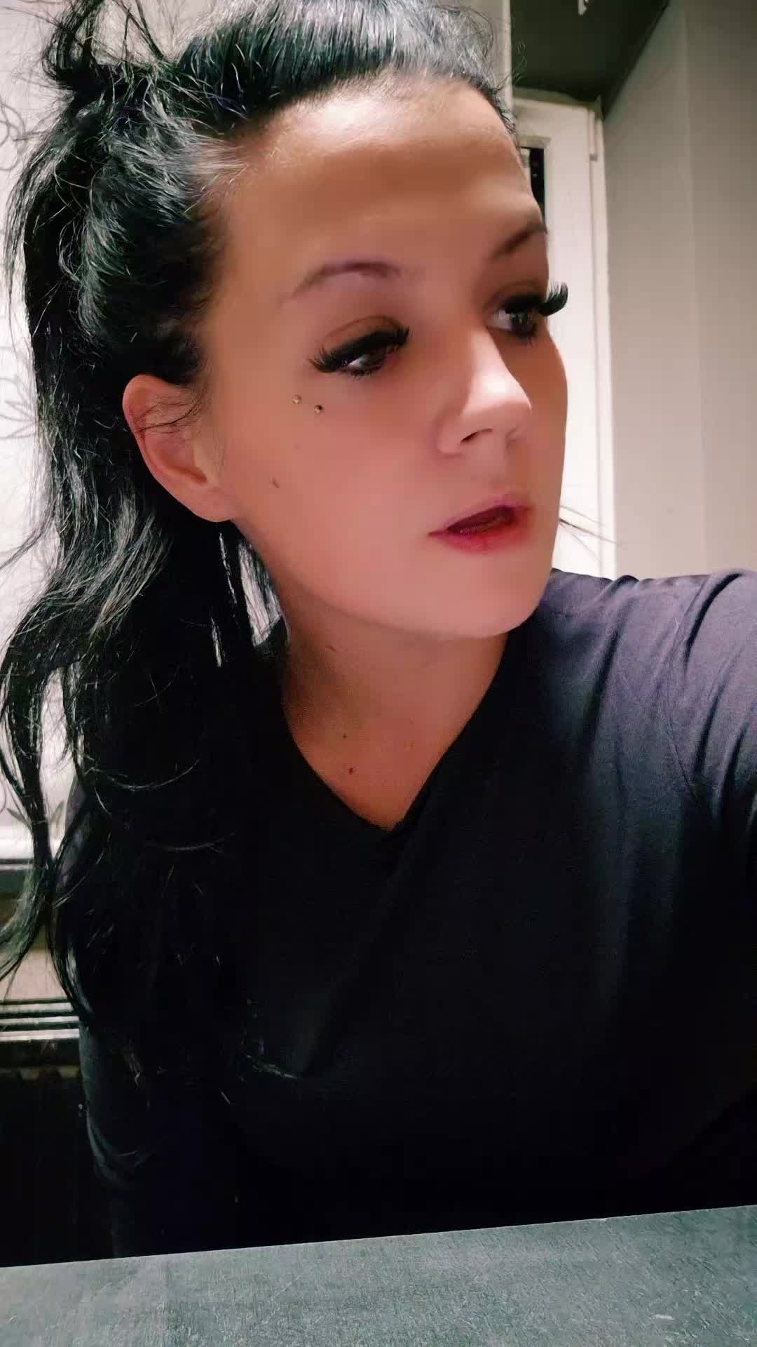 @la femme au regard 🤣🙈