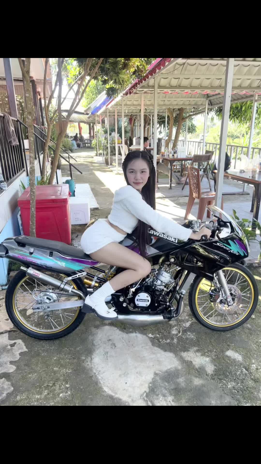 @นุ่น ธัญญเรศ