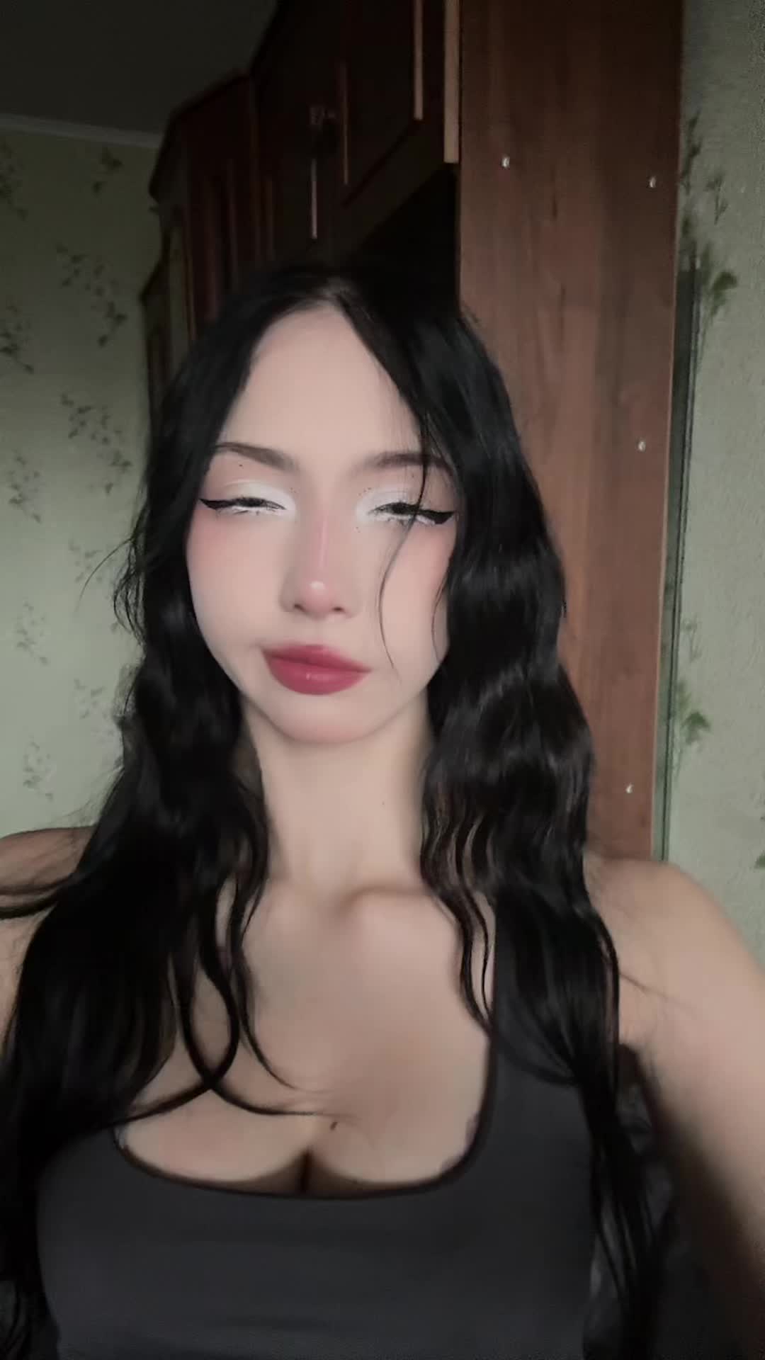 @rei)