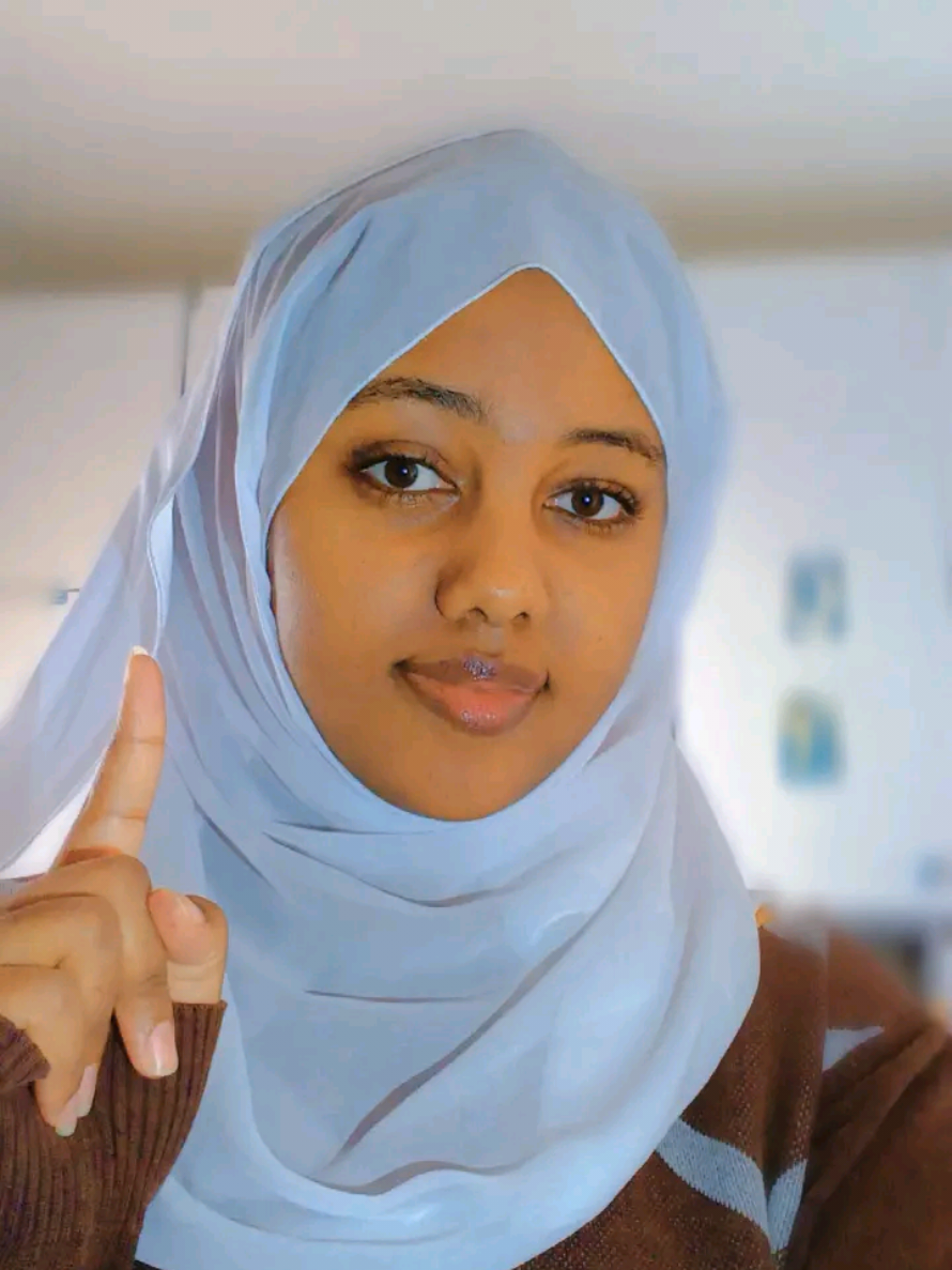 @Ashitii 🦋.....👆🧕🍫👑