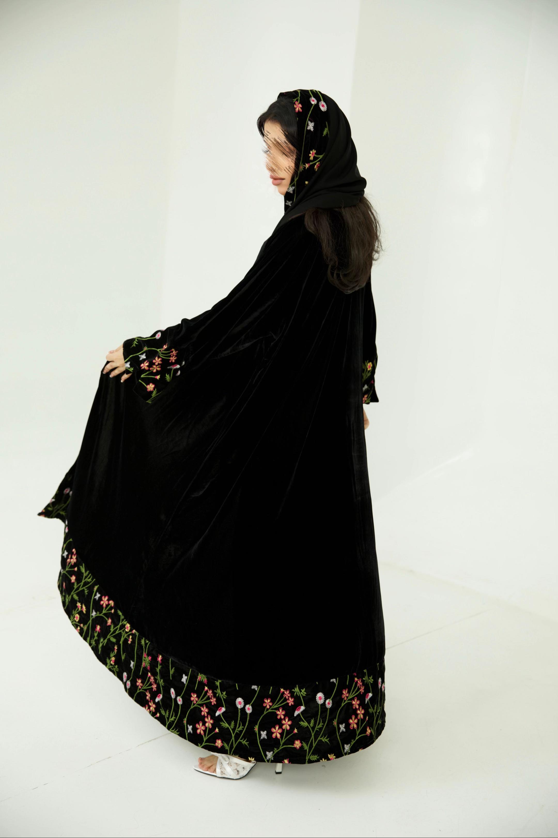 @عبايات كتان