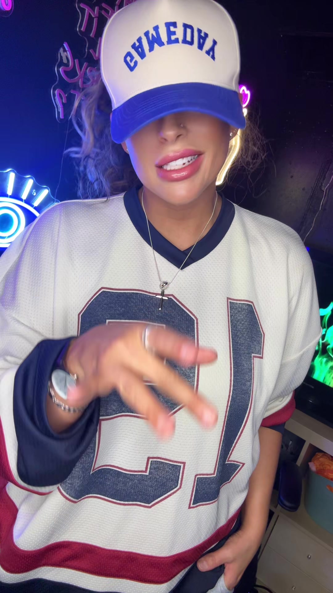 @HottmessCrystalOfficial1