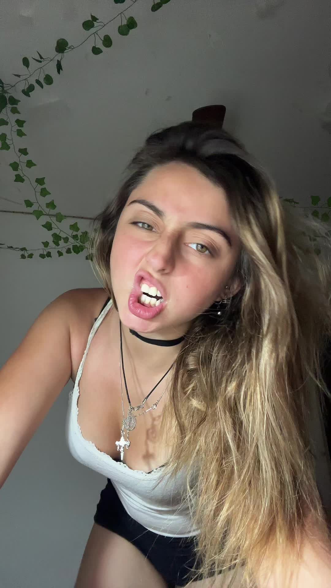 @viuxyta