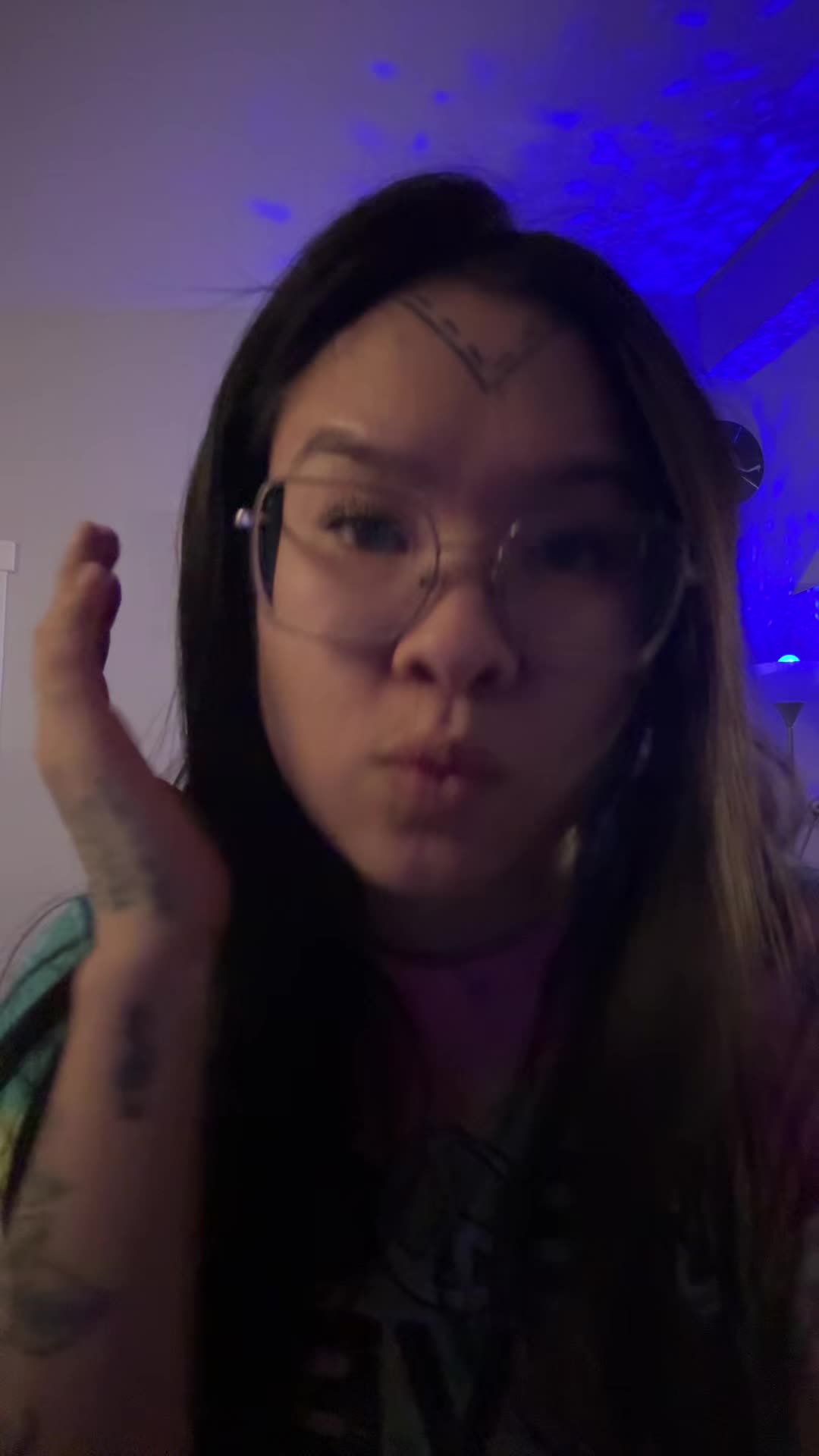 @annieneevee