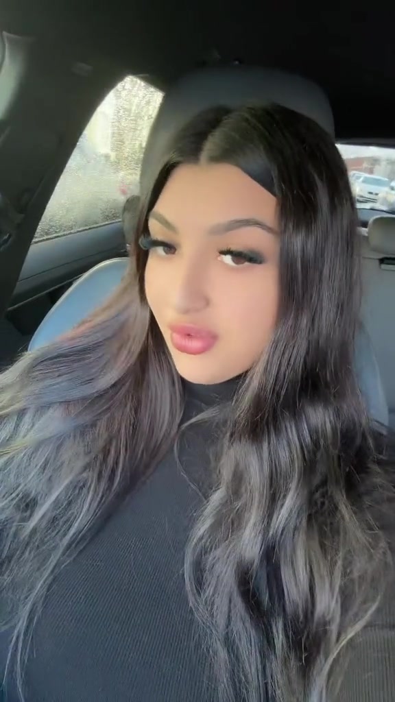 @Selin Alu negru❤️