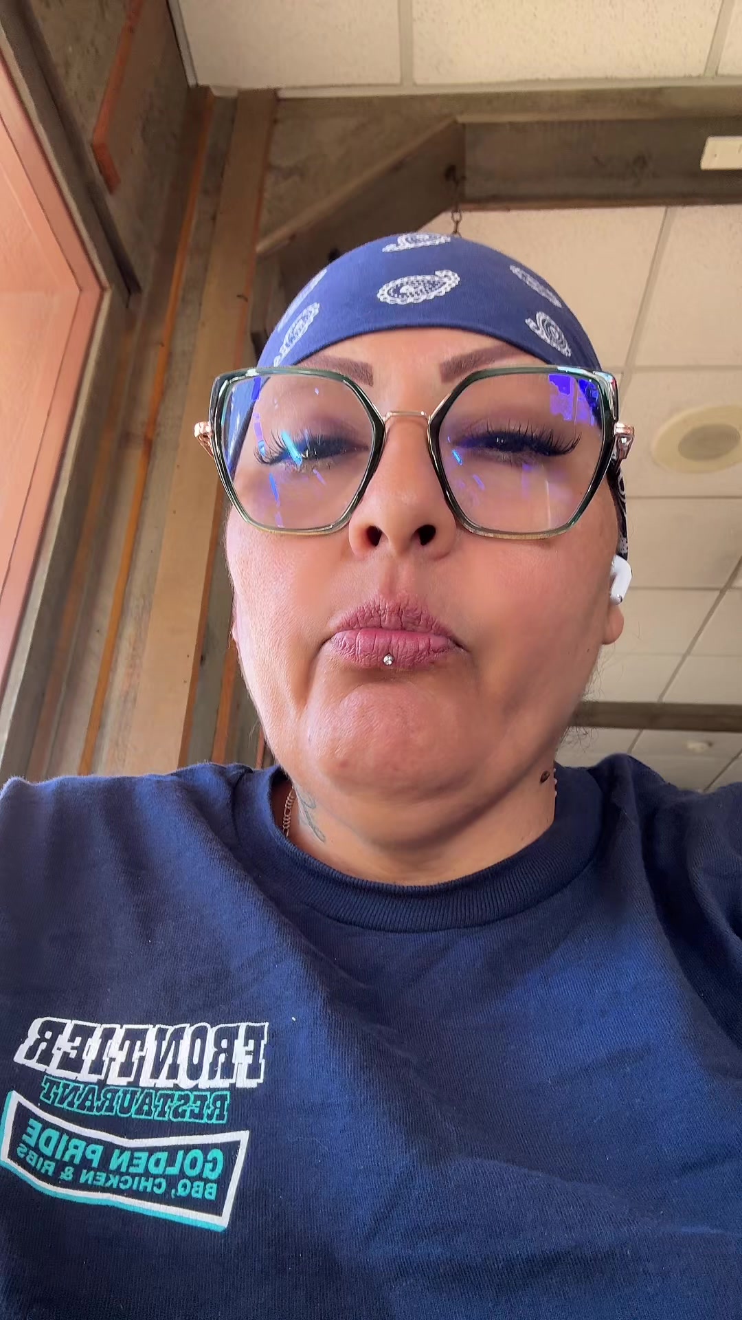 @La BrOwNeYeZ