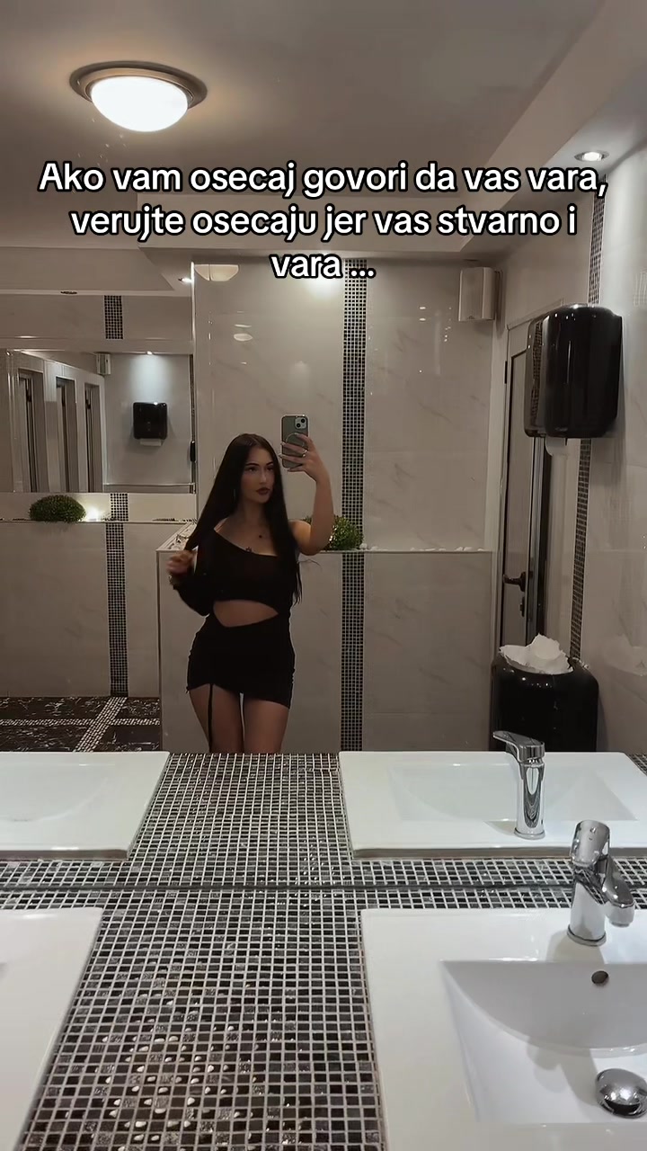 @elenasvrzic_