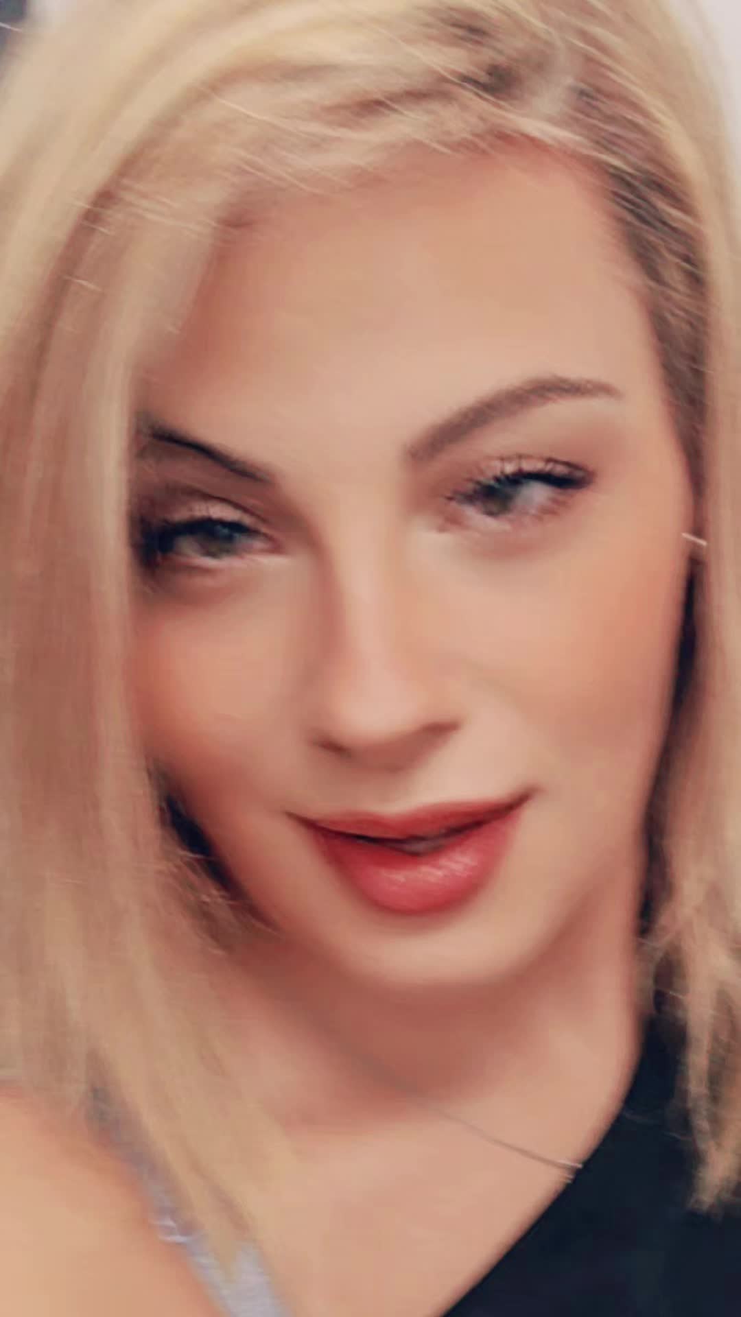 @biondastronzabastardaLucianoN.