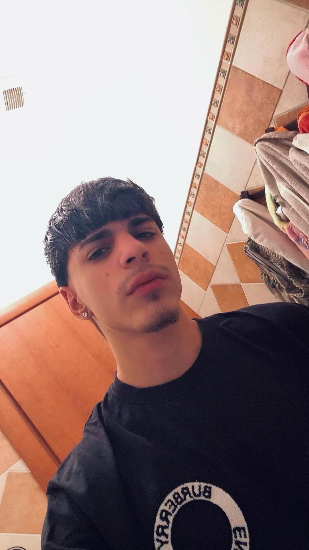 @_angelo_00