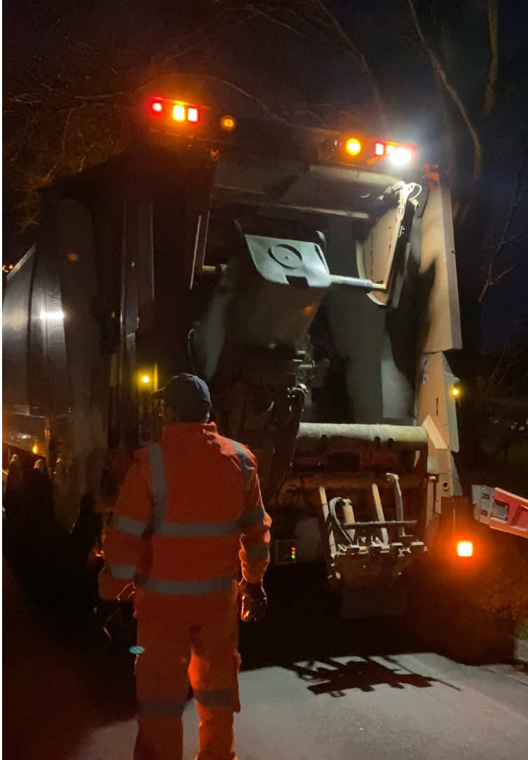 @Sussex Bin Lorrys