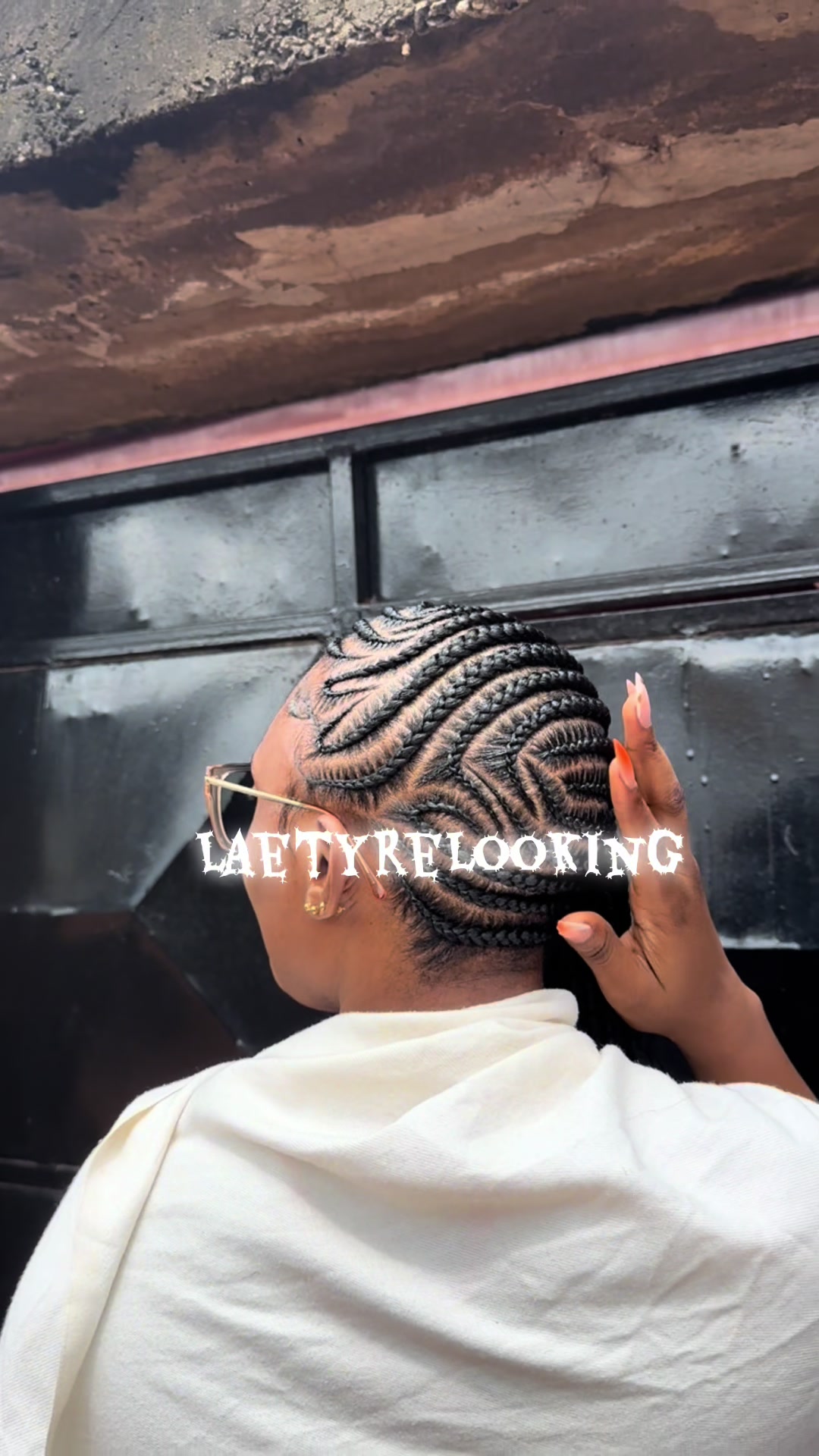 @laetyrelooking2